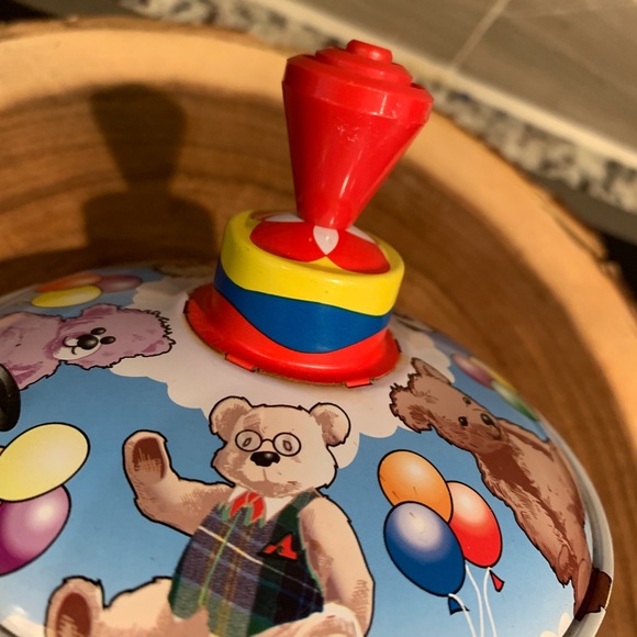 Vintage Tin Spinning Top with Bears (Top only Music crank box not included) - Picture 5 of 7